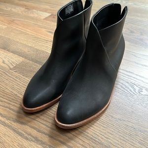 Soludos black leather booties size 8.5